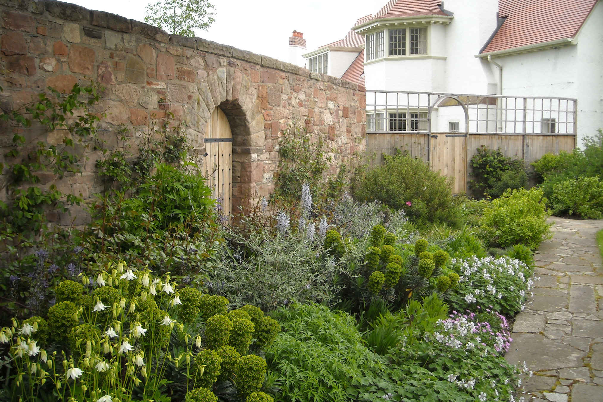 Arts and crafts House and grounds